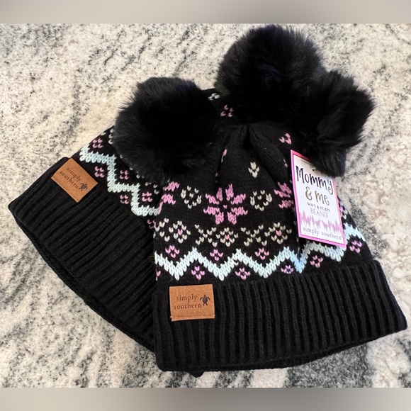MOMMY & ME❤️Set of 2 New Matching Beanies-Mom has One Faux Fur PomPom Kid Has 2! - Picture 2 of 7